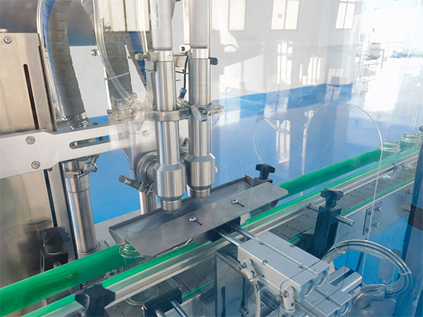 自动化香菇酱灌装机设备车间实拍